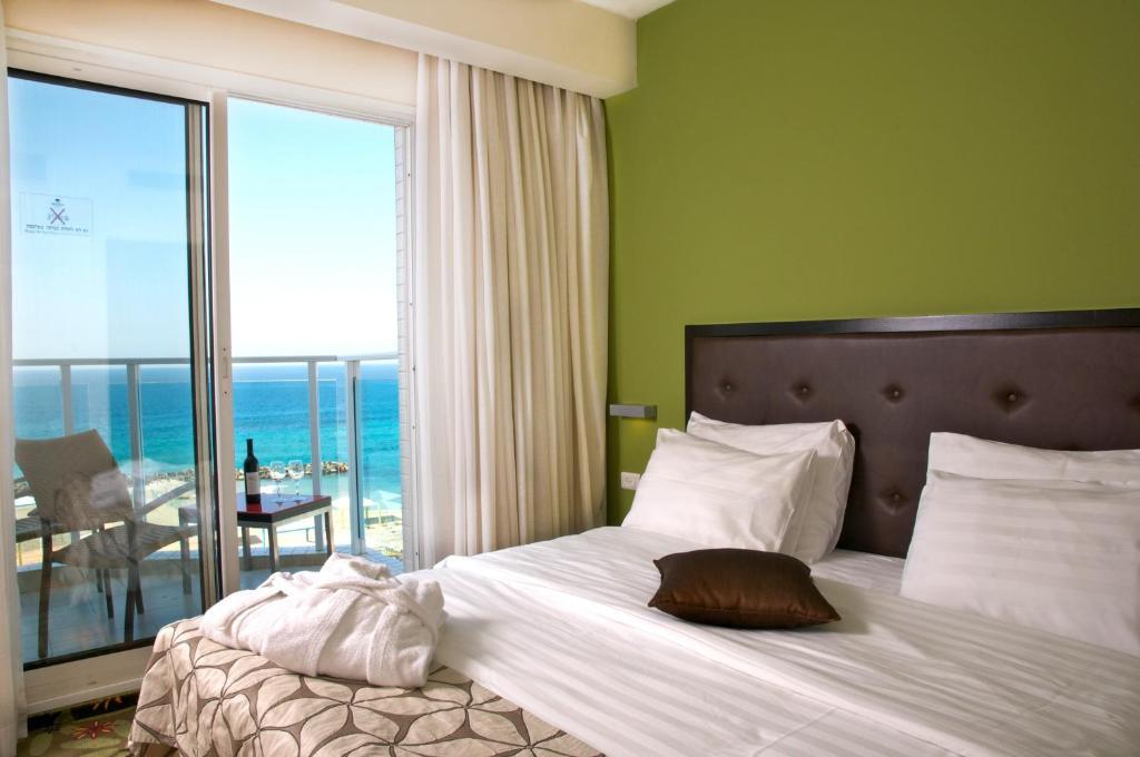 Rimonim Madison Hotel Nahariya Room photo