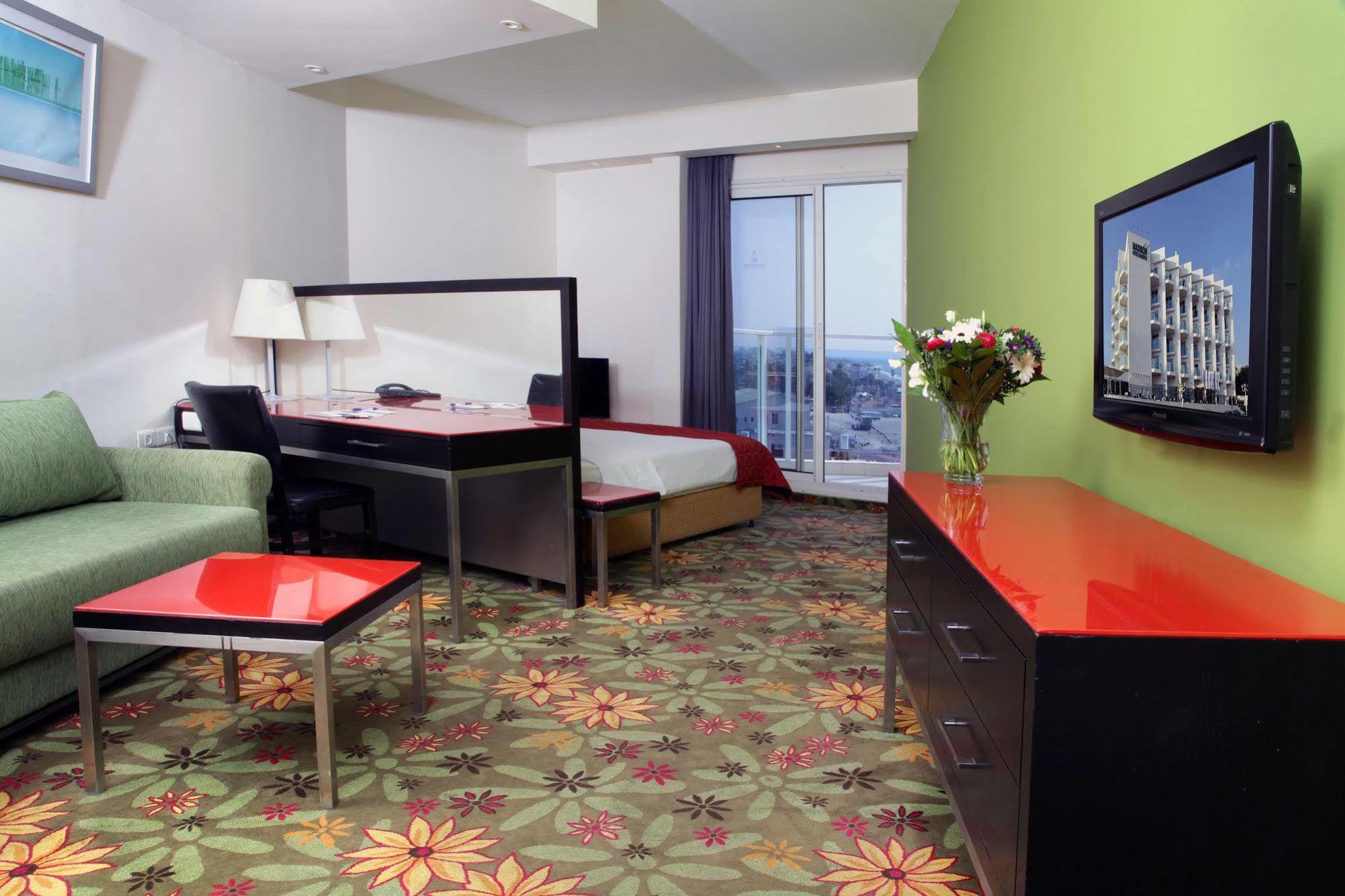 Rimonim Madison Hotel Nahariya Exterior photo