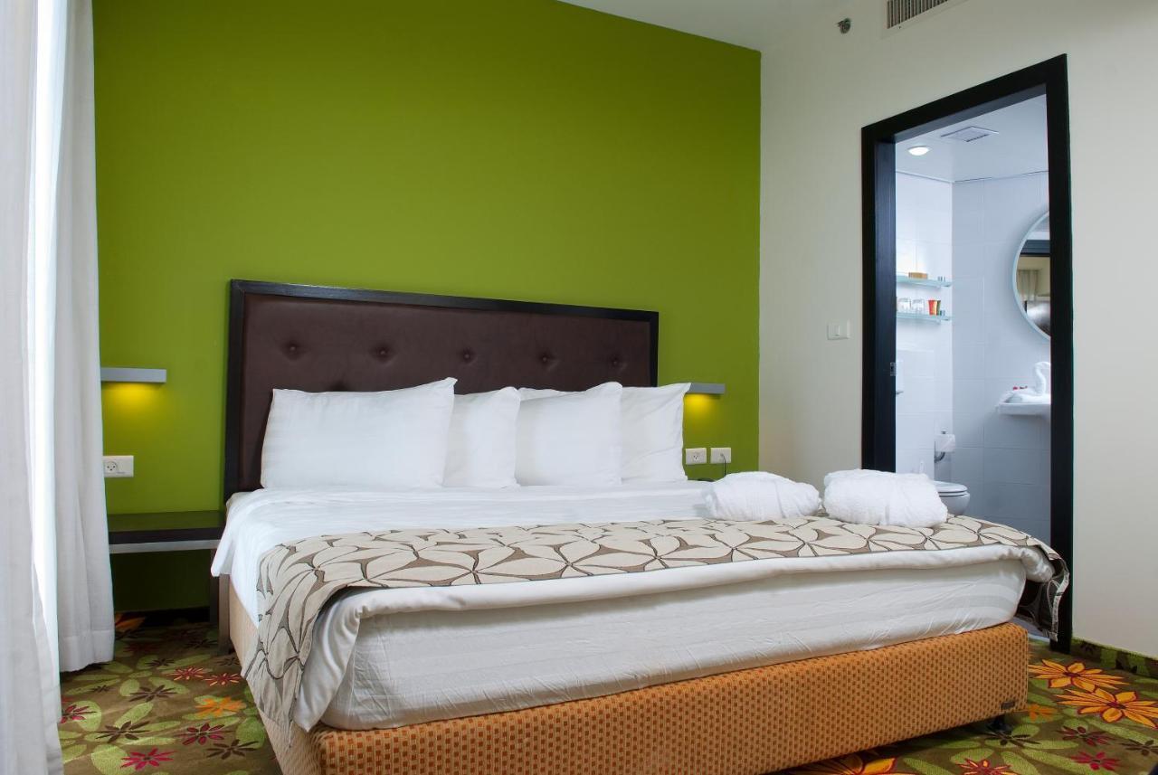 Rimonim Madison Hotel Nahariya Room photo